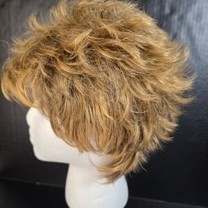 Paula Young Ronnie Wig Womens Average SF10/26 Golden Blonde Short Layered A3271*